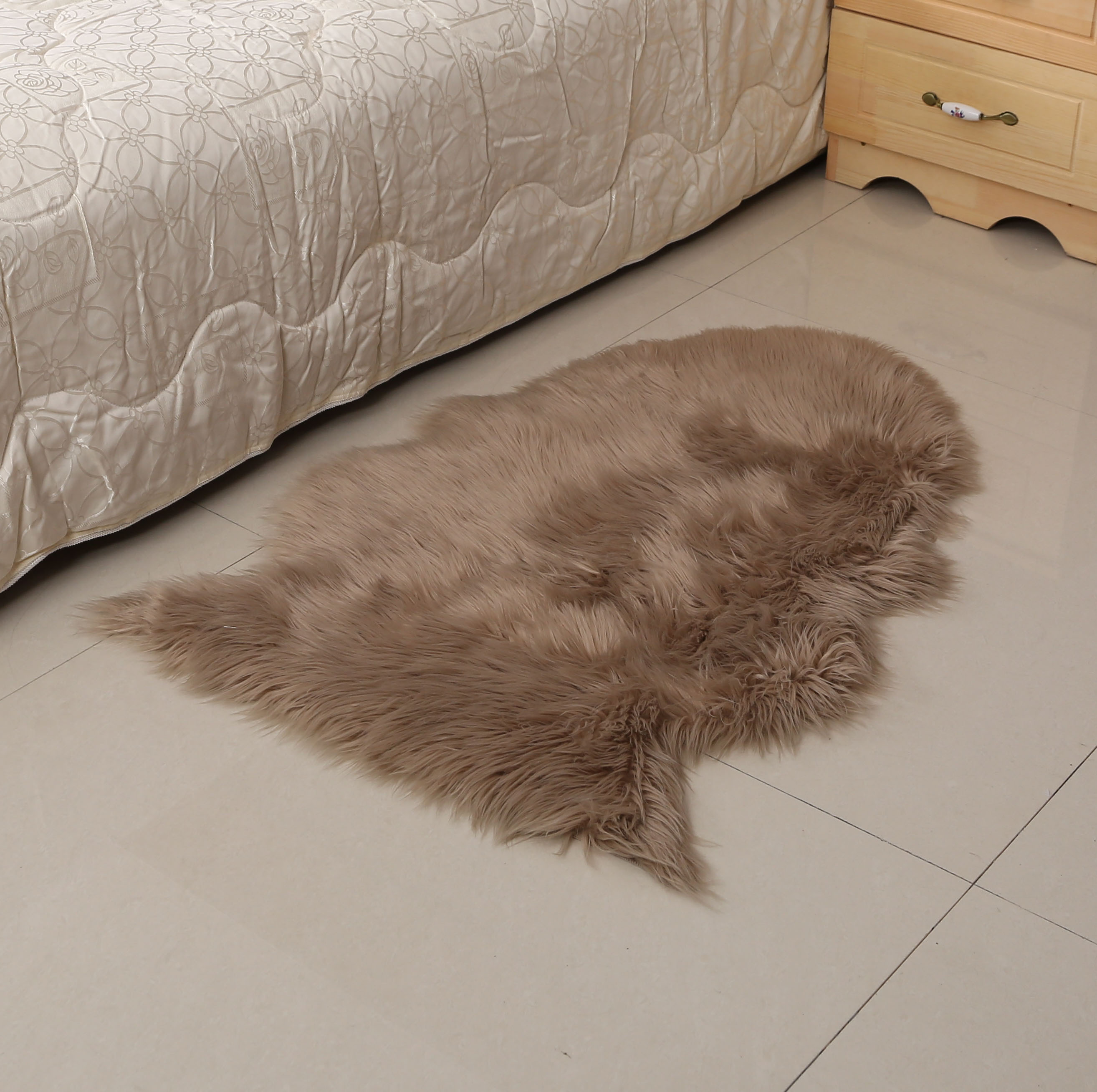 China Luxury Custom Polyester Fleece Floor Rug Modern Floor Carpet Supplier